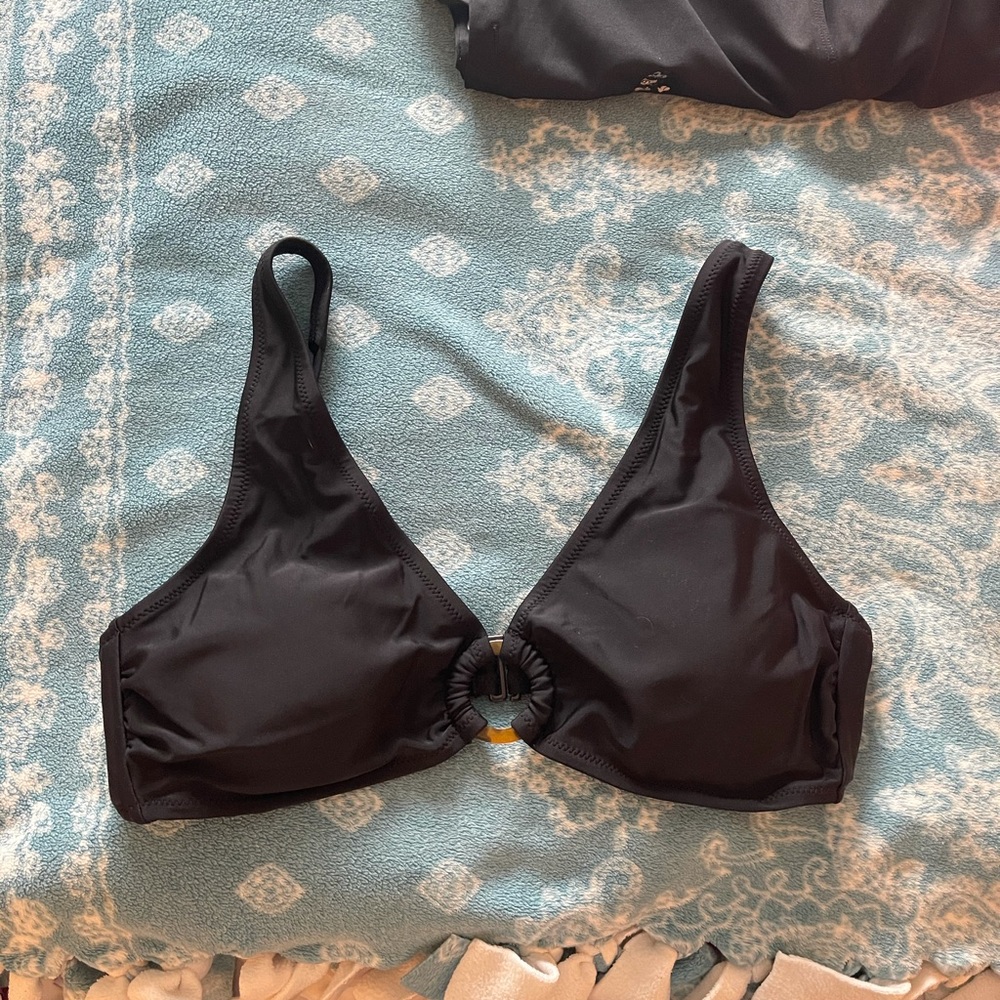 NWOT Triangle O-Ring Bikini Top